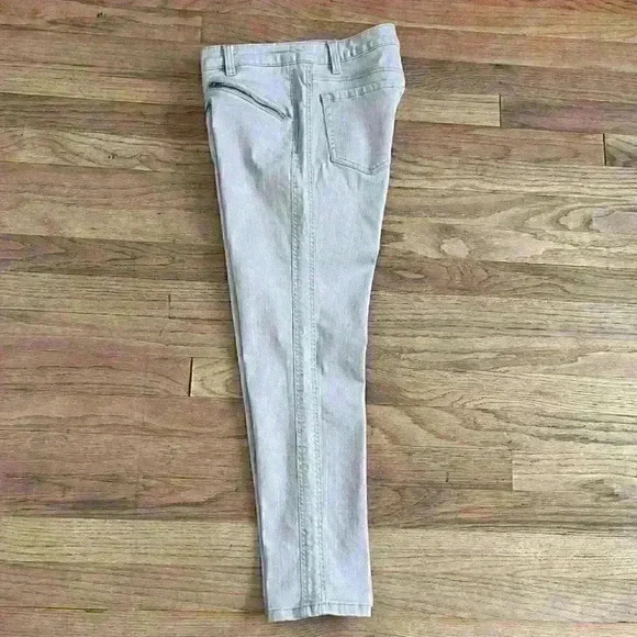 G.H. Bass & Co Grey Zipper Pocket Skinny Jeans Women's size 8 - Picture 3 of 6